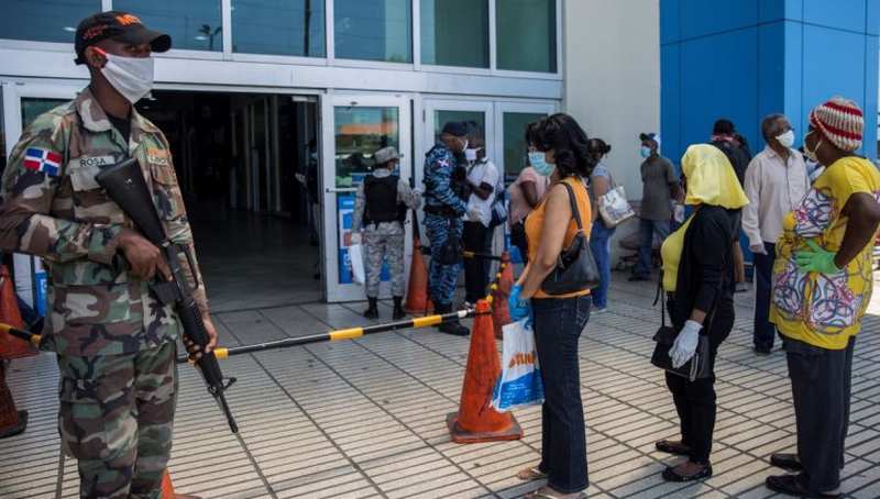 militares en los bancos